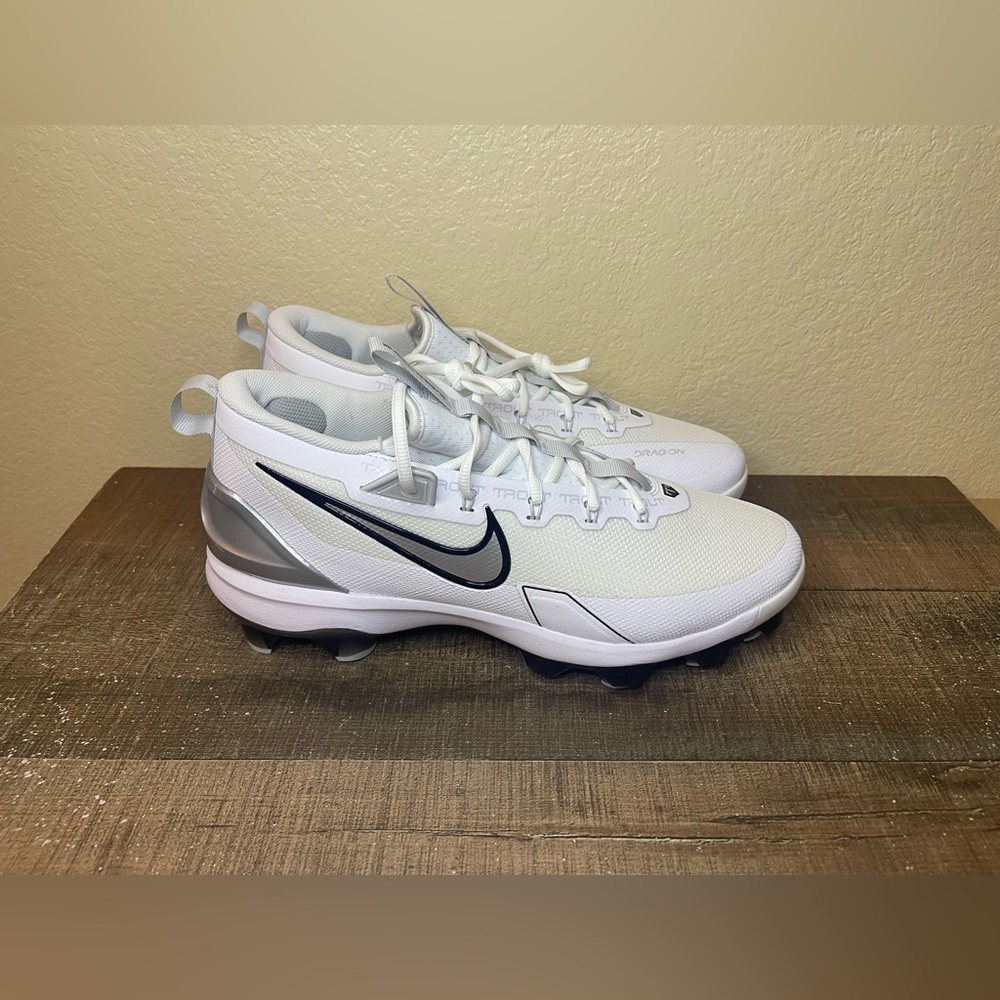 Nike Force Trout 9 Elite MCS “White Black Silver”
- Size 10.5 Men.